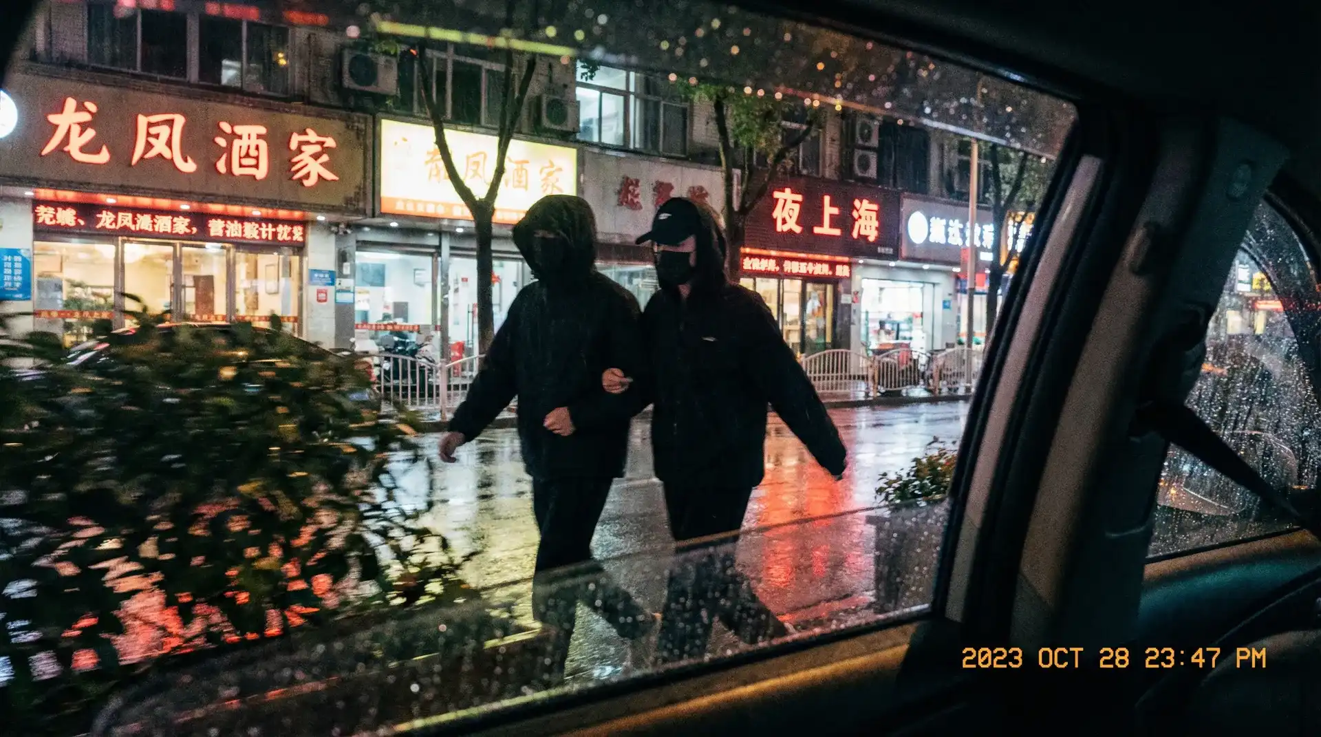 333体育 官网 - 顶流明星深夜密会现场抓拍照片